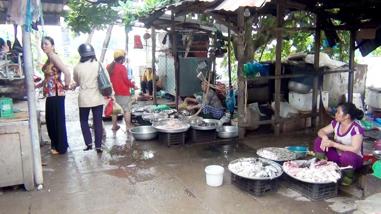Dân bức xúc vì chợ văn hóa nhưng không có nhà vệ sinh