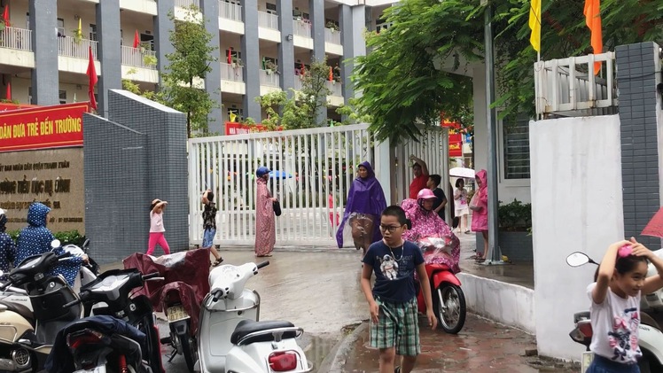 Phụ huynh lo lắng, bất an cho con em học gần hiện trường vụ cháy công ty Rạng Đông