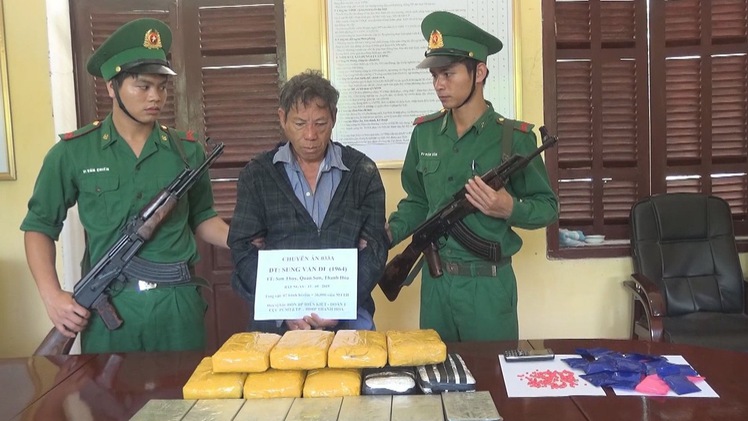 Vận chuyển 56.000 viên ma túy tổng hợp, 7 bánh heoin từ Lào về Việt Nam