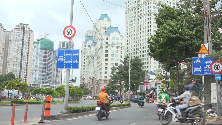 Sửa đường Nguyễn Hữu Cảnh, cây xanh tiếp tục bị ảnh hưởng