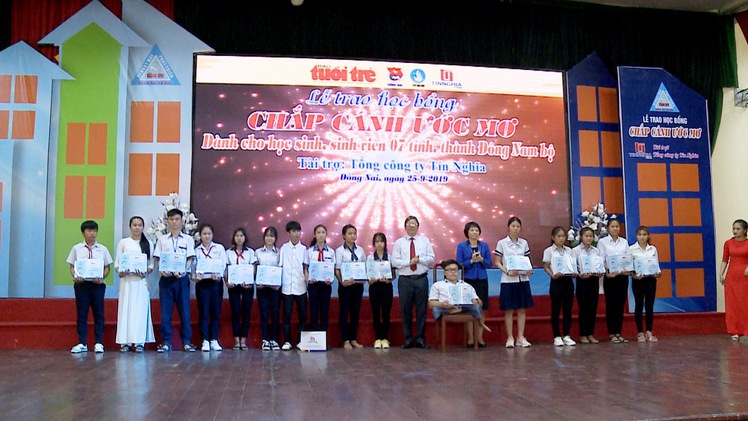 “Chắp cánh ước mơ “ cho 65 sinh viên, học sinh vùng Đông Nam Bộ