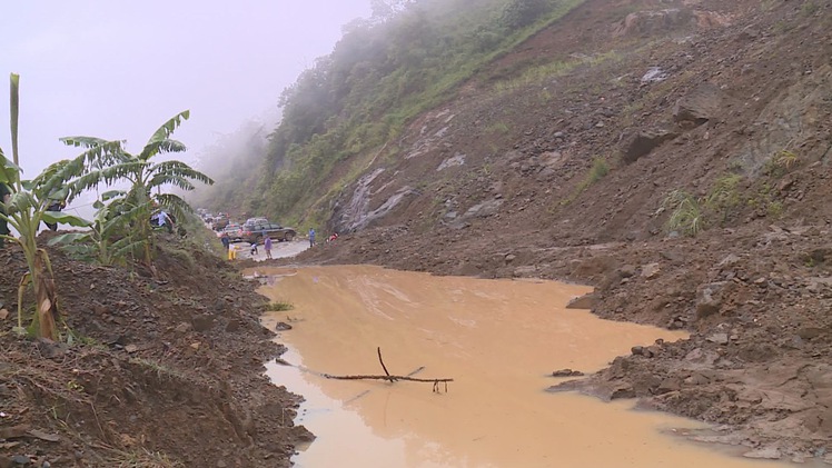Mưa lũ gây hư hỏng, thiệt hại nhiều tuyến đường ở huyện vùng cao Mường Lát