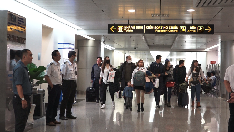 Video: Hàng không Việt Nam dừng các chuyến bay đến Vũ Hán, Trung Quốc