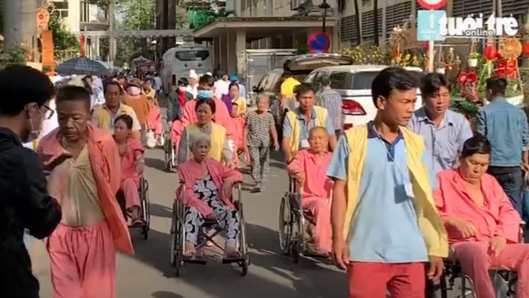 Video: Khai mạc đường hoa trong Bệnh viện Chợ Rẫy