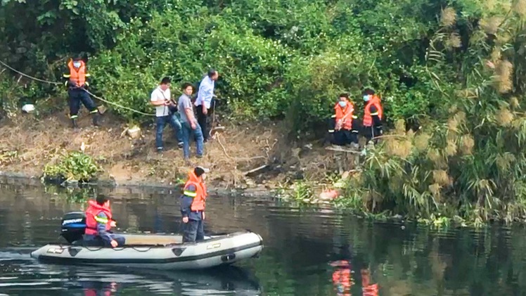 Video: Tìm thấy thi thể nữ sinh Học viện Ngân hàng dưới lòng sông Nhuệ