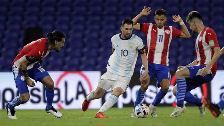 Video: Xem lại bàn thắng của Messi bị VAR từ chối