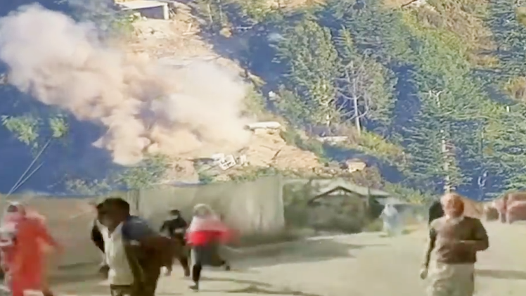 Video: Đấu pháo dữ dội ở biên giới Ấn Độ - Pakistan, hàng trăm người dân tháo chạy