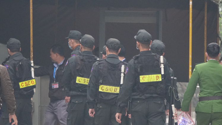 Video: An ninh thắt chặt tại phiên tòa xử kín cựu chủ tịch Hà Nội Nguyễn Đức Chung