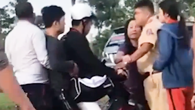 Video: Bắt khẩn cấp 2 người liên quan video CSGT bị đánh trên đường Nguyễn Văn Linh