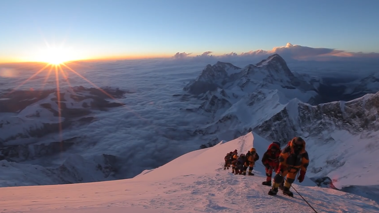 Video: Chiều cao của 'nóc nhà thế giới' Everest cao thêm gần 1m