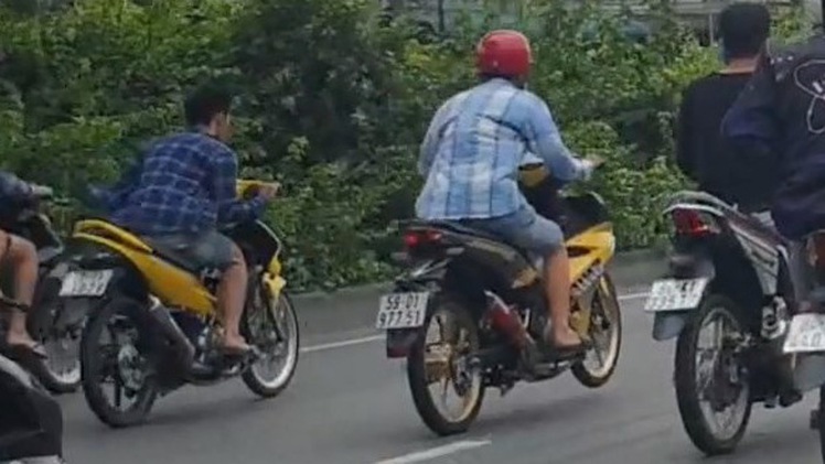 Video: Hàng trăm thanh niên rú ga, nẹt pô, phóng xe đua tốc độ trên QL 1A