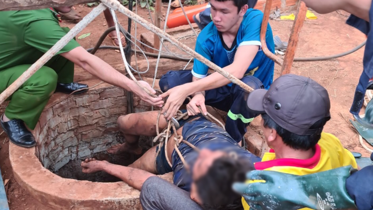 Video: Ngạt khí dưới giếng sâu khiến 5 người thương vong