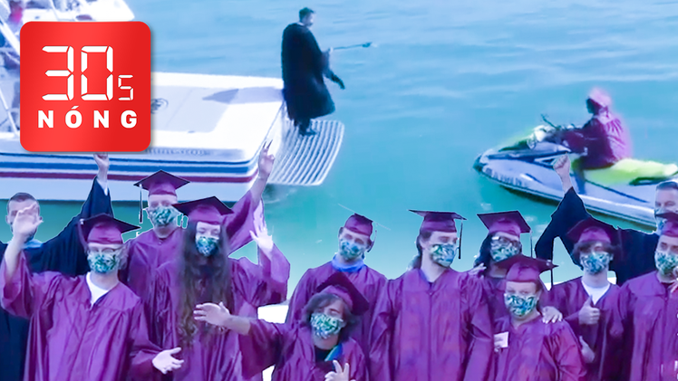 Bản tin 30s Nóng: Nhận bằng tốt nghiệp giữa biển; Ăn bánh mì từ thiện, hàng trăm học sinh bị ngộ độc