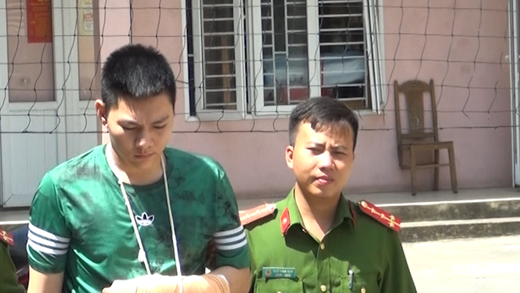 Video: Bắt giữ thanh niên cướp tiệm vàng ở TP.Thanh Hóa