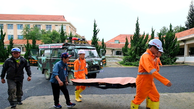 Video: Một vận động viên bị lũ cuốn tử vong ở Đà Lạt