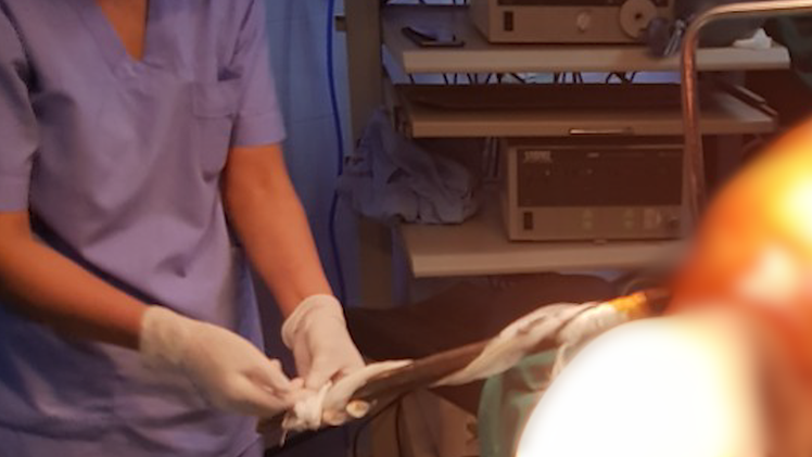 Video: Cứu sống bệnh nhân bị xà beng đâm xuyên ngực