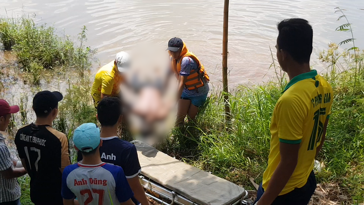 Video: Phát hiện thi thể người đàn ông trôi giữa dòng Sông Bé