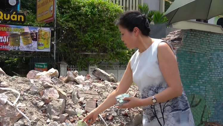 Video: Phá dỡ một đoạn con đường gốm sứ ven sông Hồng
