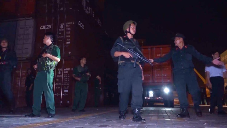 Video: Cựu cảnh sát Hàn Quốc giấu ma túy trong nhiều khối đá bị công an Việt Nam bắt giữ