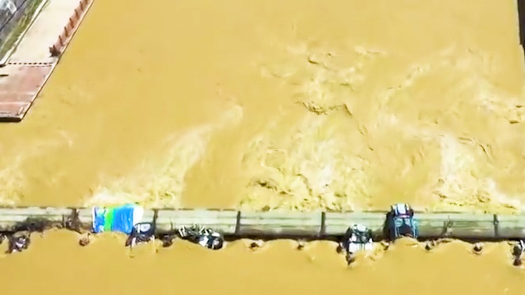Video: Trung Quốc đối mặt trận lũ lớn thứ ba trong năm, nước lũ chảy tốc độ 60.000 mét khối/giây