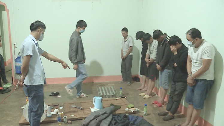 Video: Băng nhóm chuyên ăn trộm chó, dùng ớt bột chống trả người dân và công an