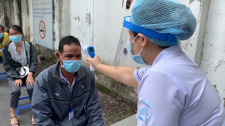 Video: TP.HCM bắt đầu giám sát y tế người về từ 6 tỉnh có dịch