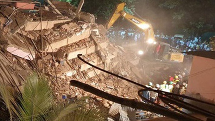 Video: Sập tòa nhà 5 tầng, 90 người bị chôn vùi ở Ấn Độ