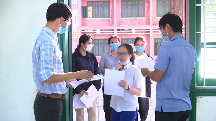 Video: Vì sao Quảng Trị thay khẩn cấp 178 giám thị và 58 cán bộ phục vụ thi?