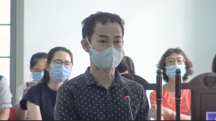 Video: Nhóm móc túi hành khách đi xe buýt trước Suối Tiên hầu tòa