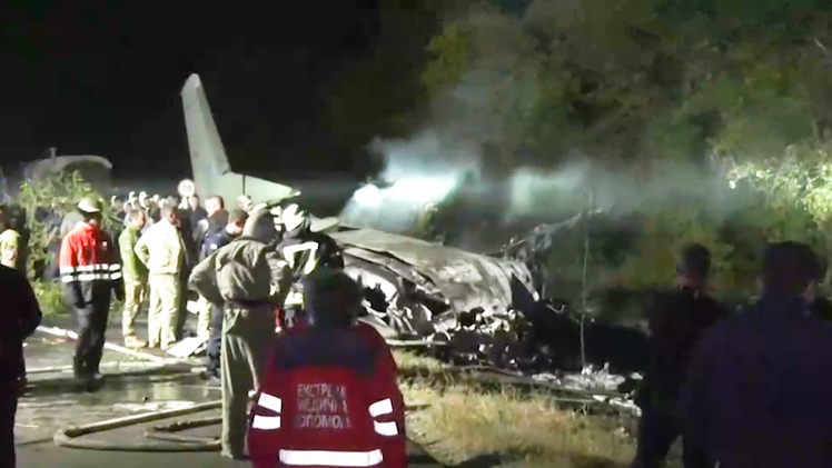 Video: Máy bay quân sự rơi trong đêm khiến nhiều sinh viên thiệt mạng
