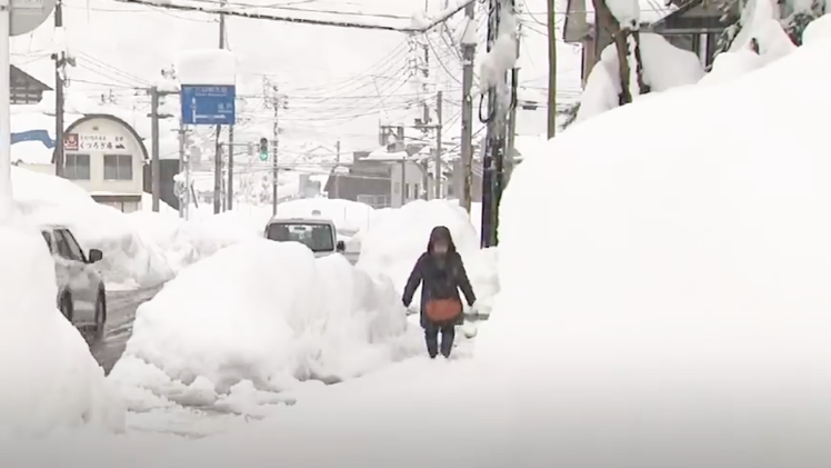 Video: 10 người thiệt mạng vì bão tuyết ở Nhật Bản, giao thông tê liệt
