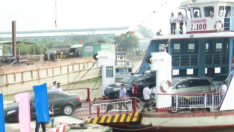 Video: Bến Tre, Tiền Giang đưa phà hoạt động trở lại vì cầu quá tải