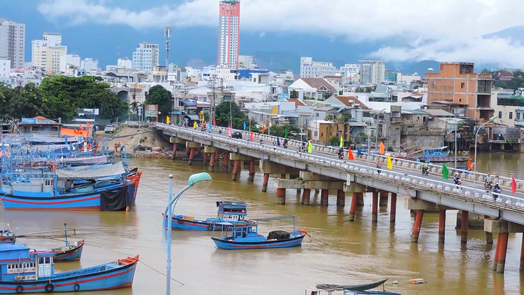 Video: Cầu Xóm Bóng Nha Trang có gì đặc biệt mà người dân muốn giữ lại khi xây cầu mới?