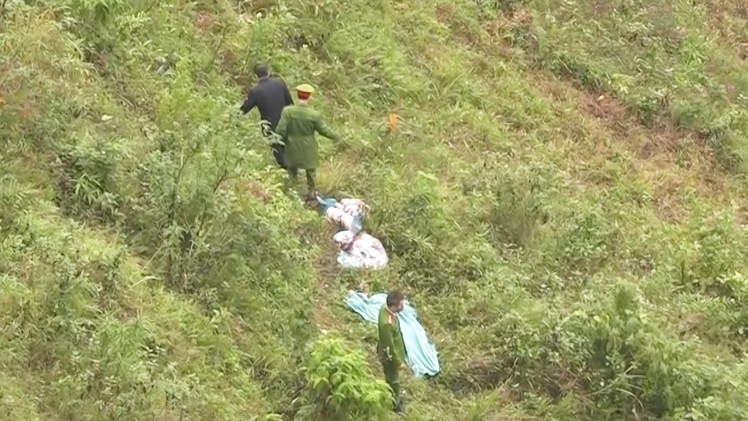 Video: Ô tô rơi xuống vực sâu 200 mét ở đèo Mã Pí Lèng, 3 người tử vong