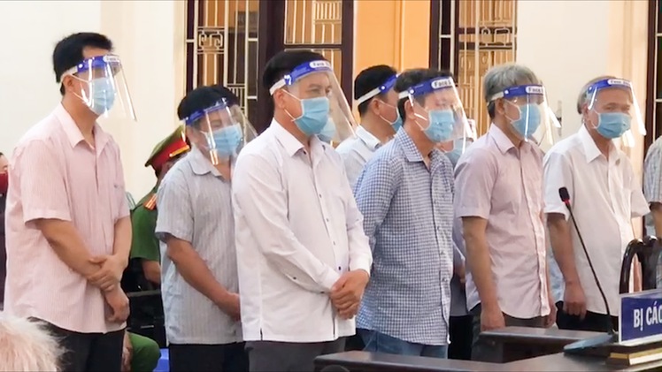 Video: Xét xử vụ cựu chủ tịch TP Trà Vinh cùng thuộc cấp gây thất thoát hơn 69 tỉ đồng
