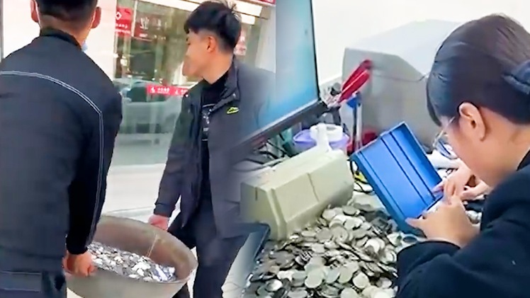 Video: Rinh 60kg tiền xu đi mừng đám cưới bạn