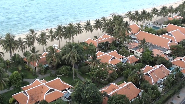 Video: Khu nghỉ mát Ana Mandara ở bãi biển Nha Trang lại lùi 'thời hạn chót' di dời để làm công viên