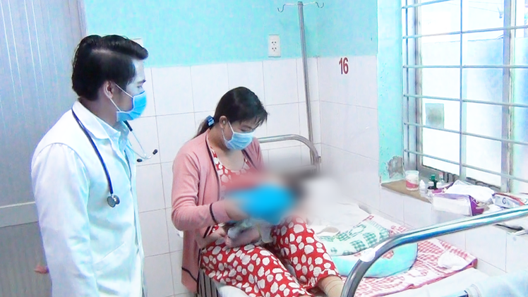 Video: Cứu sống bé gái bị ngưng tim, ngưng thở sau khi sinh