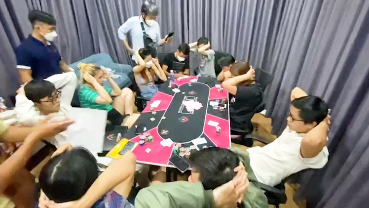 Video: Hai sinh viên cầm đầu sòng bạc ở quận Phú Nhuận