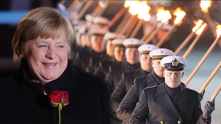 Video: Quân đội Đức đốt đuốc, chơi rock chia tay Thủ tướng mãn nhiệm Merkel