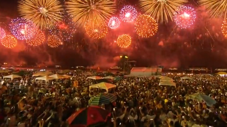 Video: Thành phố đầu tiên hủy lễ đón năm mới vì biến thể Omicron