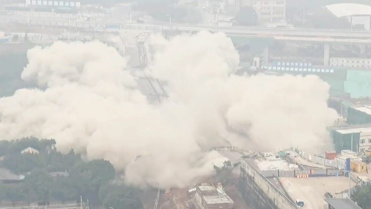 Video: Phá hủy cây cầu trong khoảng 10 giây bằng một tấn rưỡi thuốc nổ