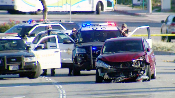 Video: Cảnh sát truy đuổi một ôtô trên cao tốc như phim hành động ở Mỹ