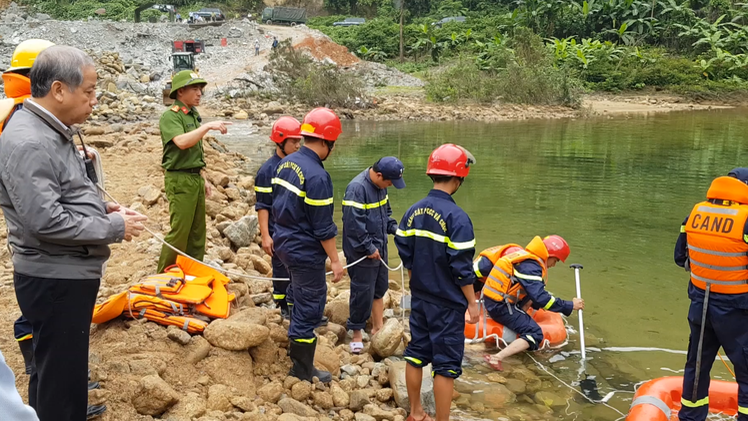 Video: Tìm kiếm công nhân thủy điện Rào Trăng 3 mất tích sau 4 tháng tạm ngừng