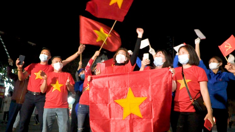 Video: Dỡ bỏ phong tỏa TP Chí Linh, người dân 'chờ đợi giây phút này từ rất lâu'