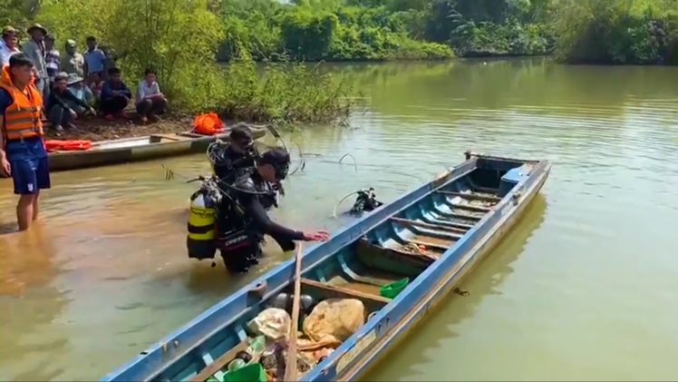 Video: Tắm ở hồ đập tràn, một thanh niên đuối nước thương tâm