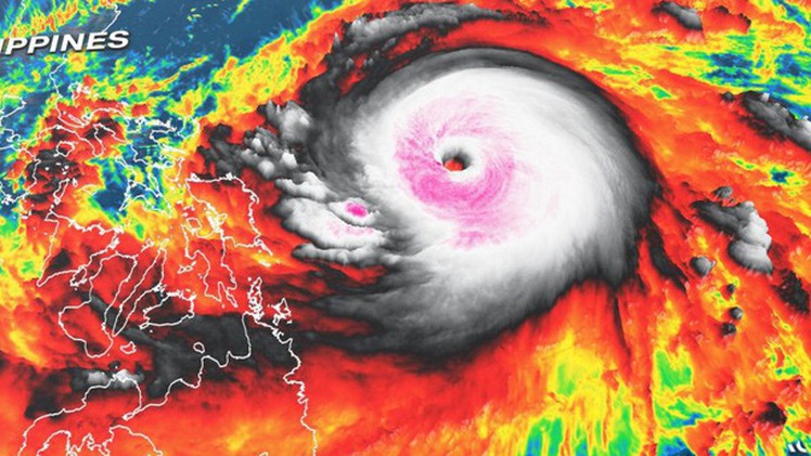 Cảnh báo: Siêu bão mạnh kỷ lục đang cuồn cuộn gần Biển Đông
