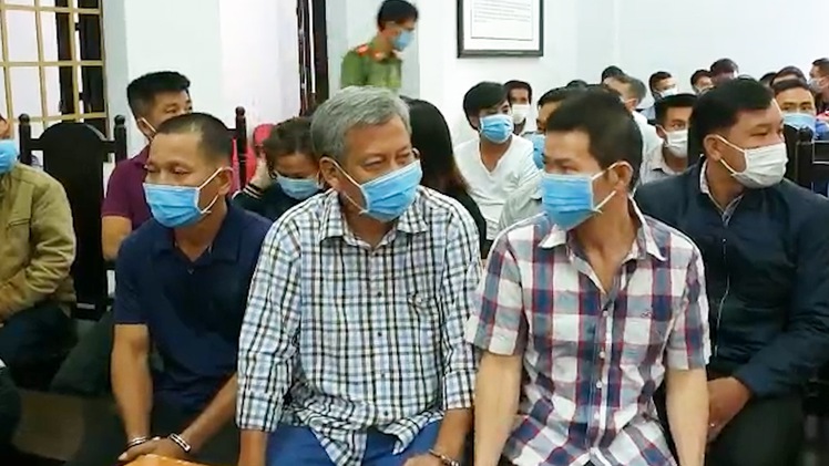 Video: Trịnh Sướng và các bị cáo trong vụ sản xuất 167 triệu lít xăng giả hầu tòa