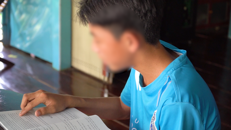 Video: Nhiều học sinh lớp 6 ở Đồng Tháp đọc viết khó khăn, có chữ đọc được, chữ không