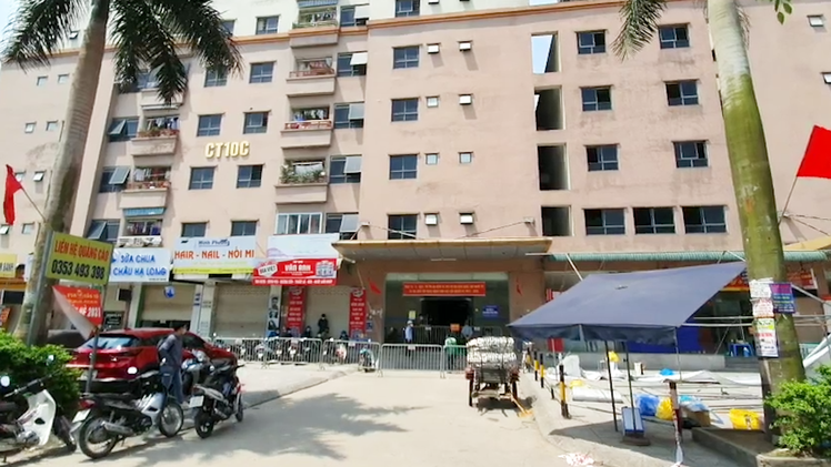 Video: Cách ly tòa nhà 1.500 dân vì có ca dương tính liên quan Bệnh viện K Tân Triều